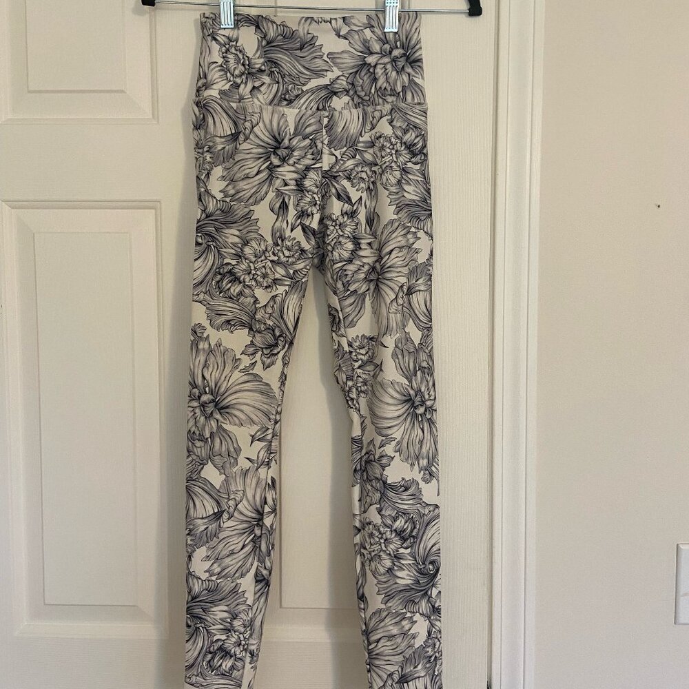 Balance Collection Black and White Floral High Waisted Athletic Leggings Size S